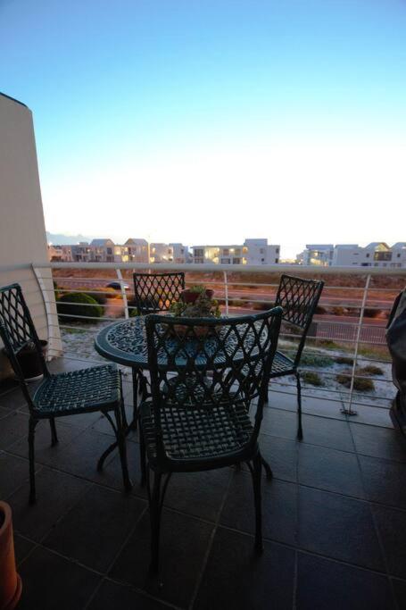 Copper Den - Housity