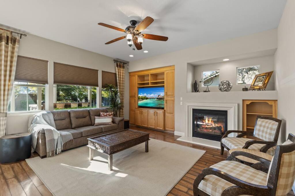 Elegant and Spacious Luxury Folsom Home, 3 BD/2BA - Housity