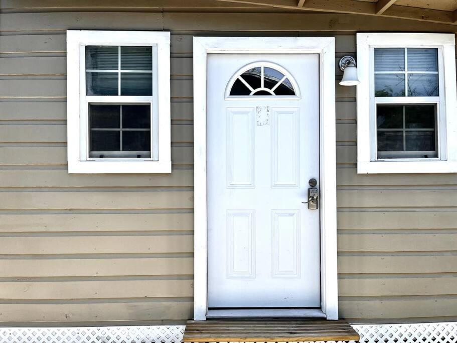 Freshly Built Studio Apartment w/ Amazing Windows - Housity