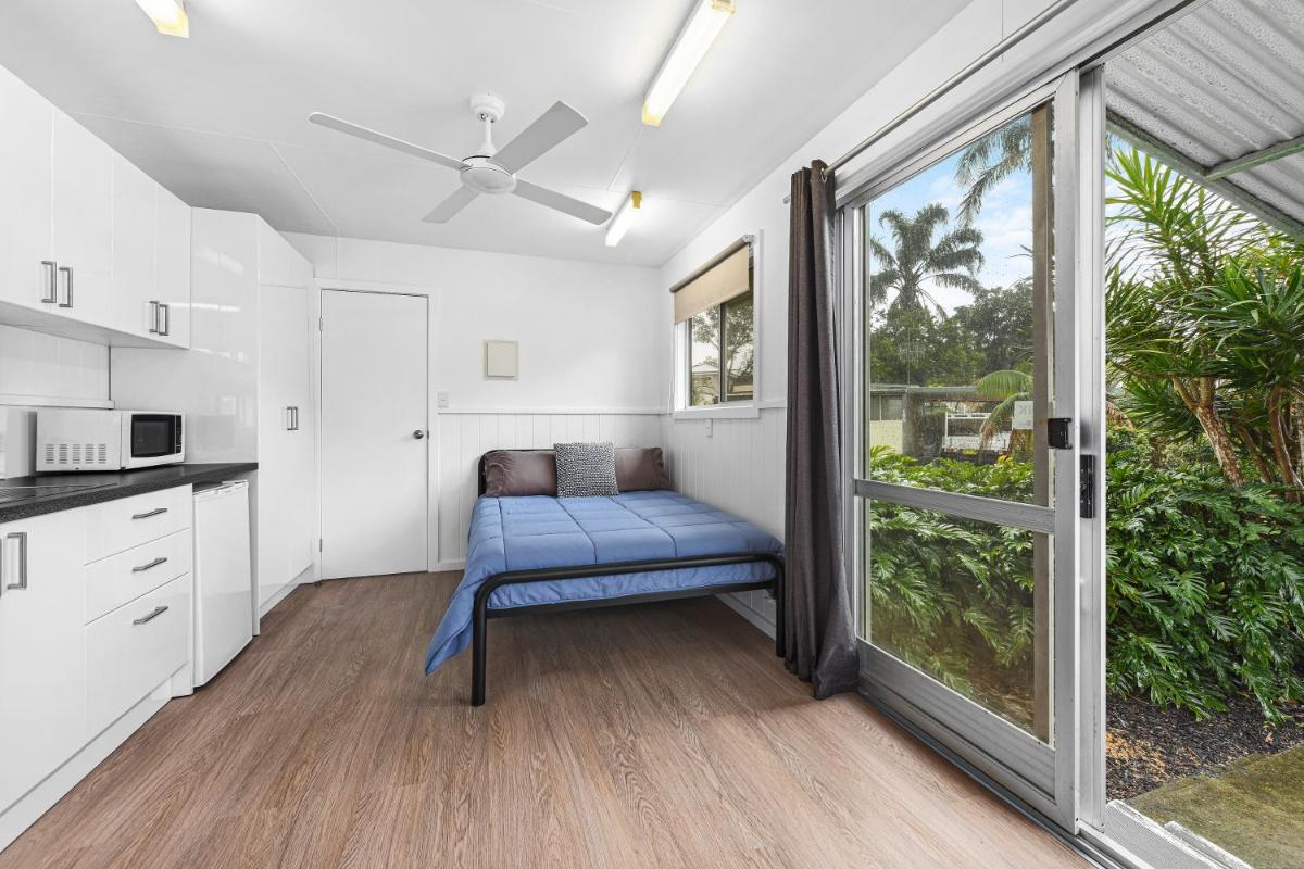 Diamond Waters Caravan Park - Housity