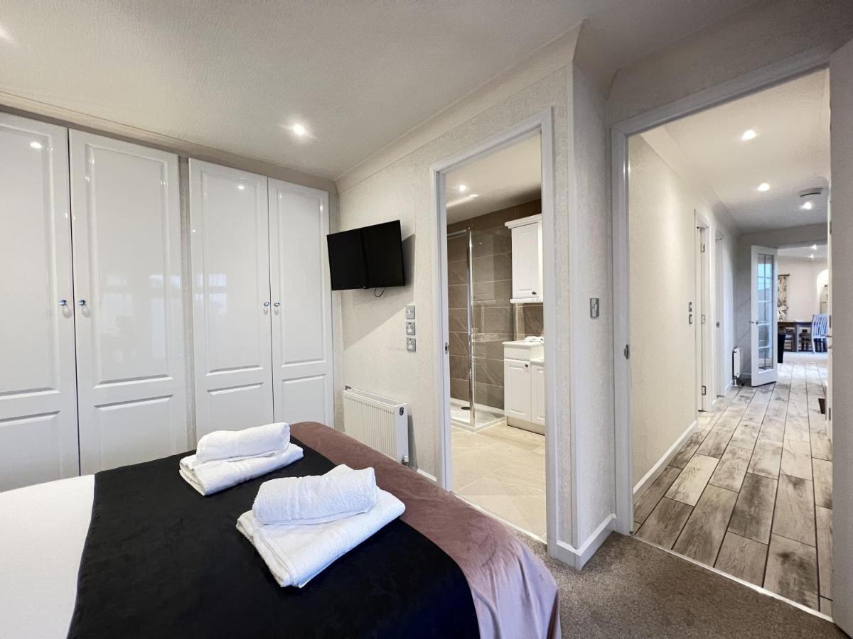 Stewarts Resort Lodge 4 - Housity