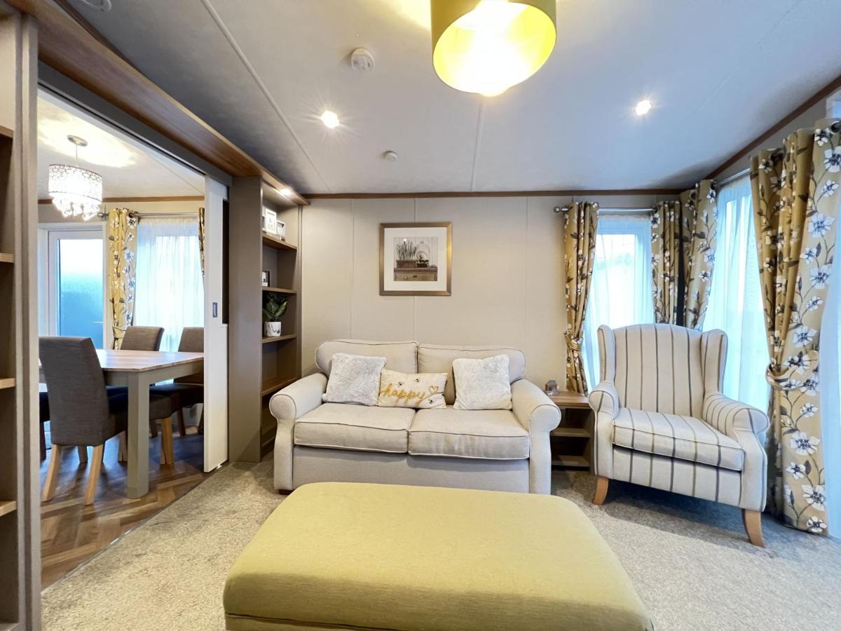 Stewarts Resort Lodge 14 - Housity