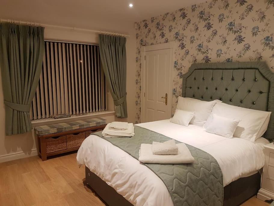 Sunnyside Lodge - Beautiful Fermanagh Holiday Home - Housity