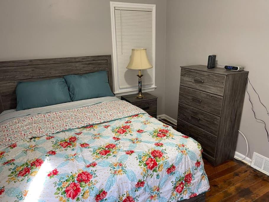 Cozy 3 bedroom vacation home with free parking - Housity