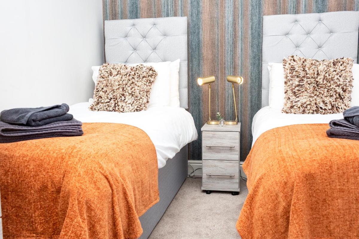 Logan House, Modern and Spacious Townhouse close to City Centre - Housity
