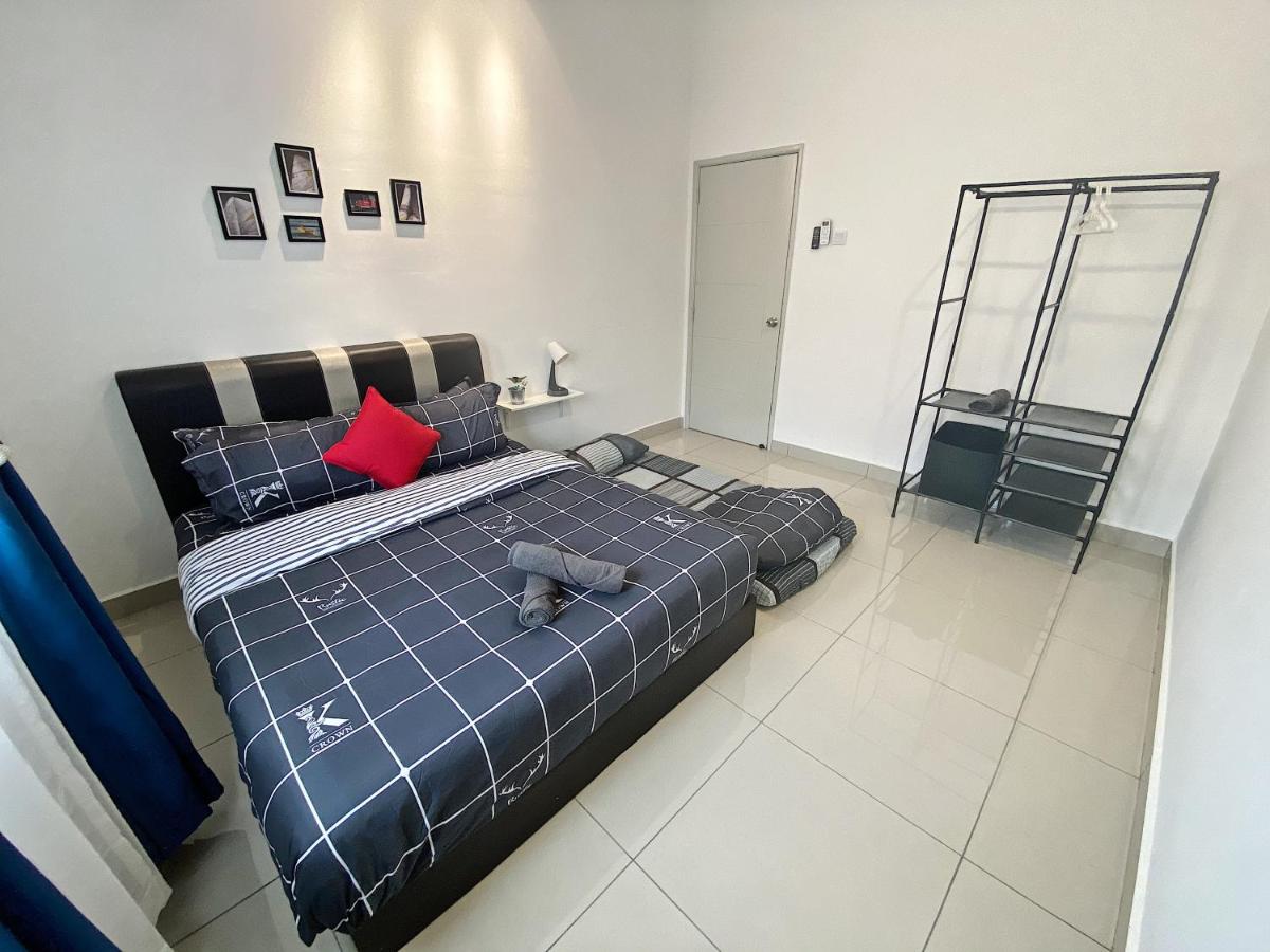 Desaru Vacation Home KTV-BBQ-Netlfix-Games Near WaterPark - Housity