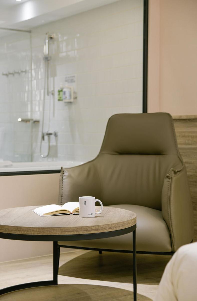 Spring Rhapsody Hotel - Housity
