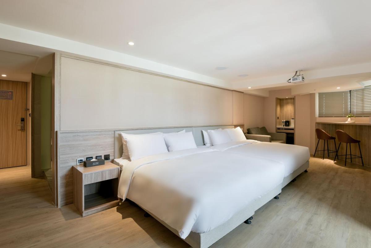 Spring Rhapsody Hotel - Housity