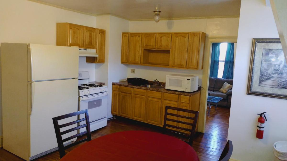 Mini Mansion Hotel affordable stays Plainfield NJ near public transportation - Housity