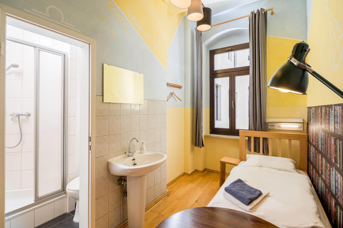 Hostel Mondpalast - Housity