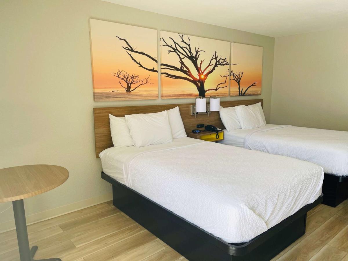 Days Inn by Wyndham Killeen Fort Hood - Housity