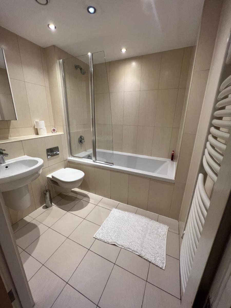 BigKings Cosy 2 bedroom apartment with free parking in central Manchester - Housity