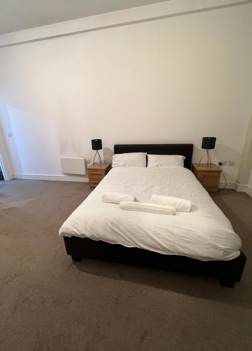 BigKings Cosy 2 bedroom apartment with free parking in central Manchester - Housity