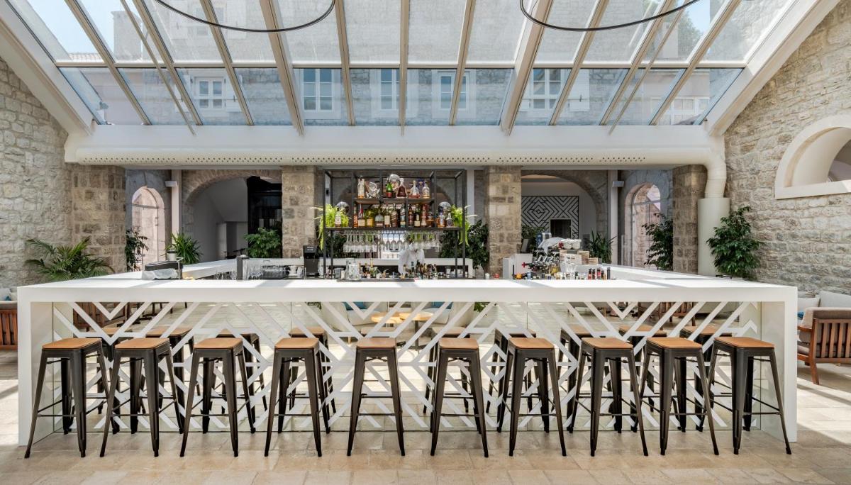 Lazure Hotel & Marina - Housity