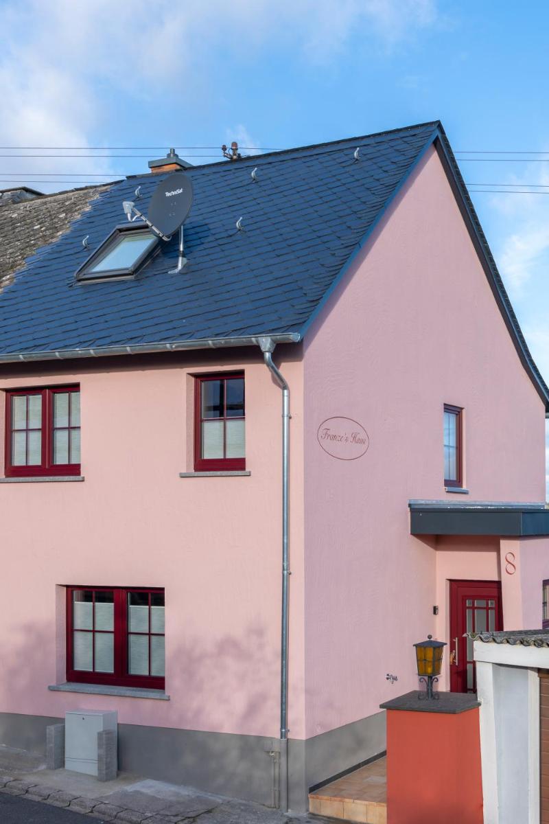 Franze´s Haus - mit Rhein- & Burgenblick - Housity