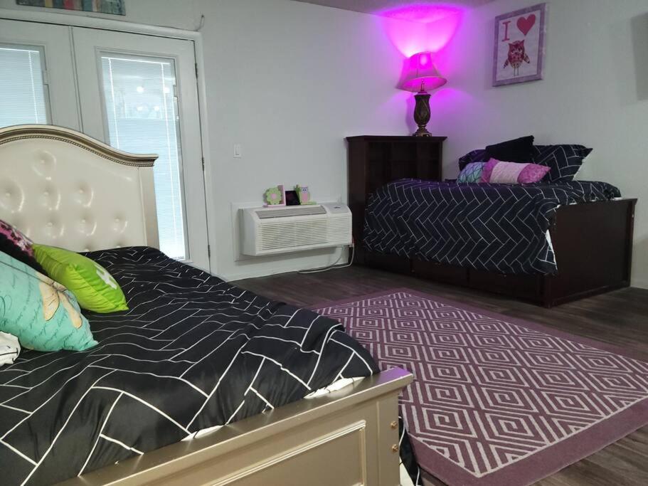 UNLV, COX pavilion & 6 min from Vegas Strip 4 beds - Housity