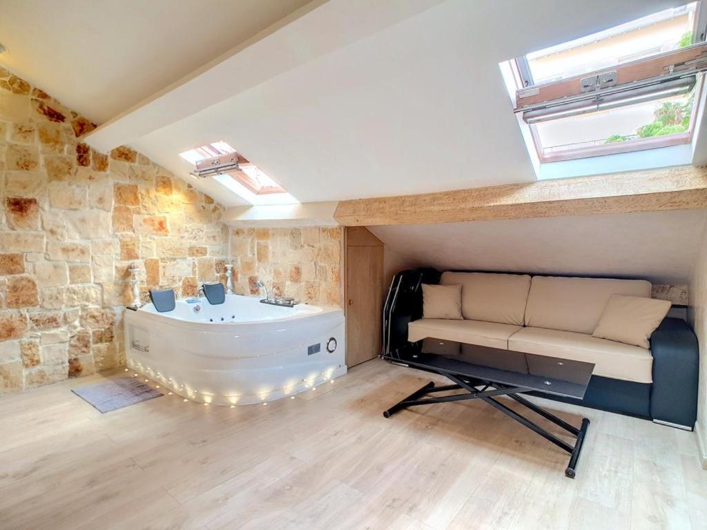 Love Room Jacuzzi Croisette - Housity
