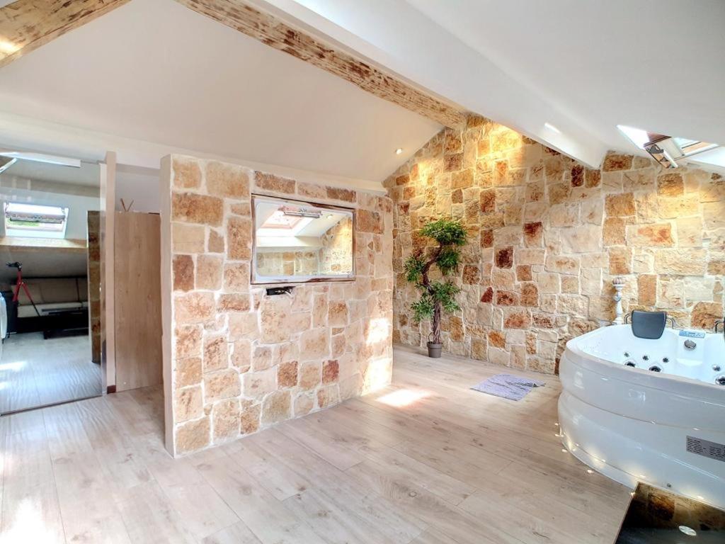 Love Room Jacuzzi Croisette - Housity