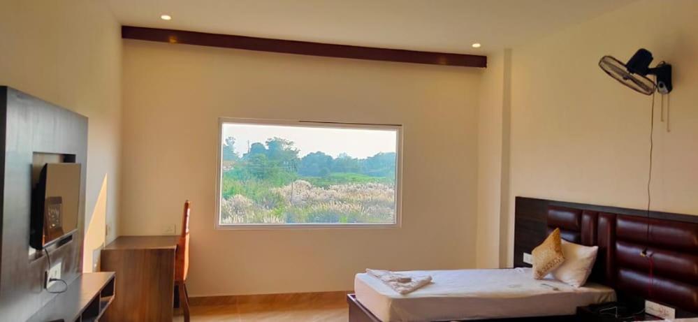 Suitetrails - Hotel Leela Galaxy