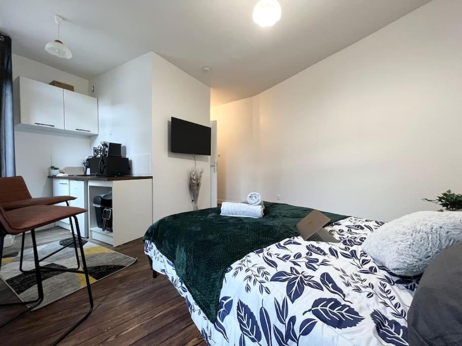 Le petit nid à 2 MIN gare / centre Meulan - Housity