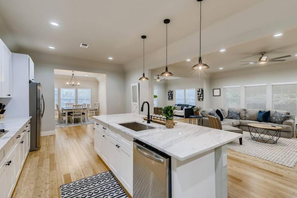 NEW 4 BDRM Home off St Mary’s Mins To Pearl/River! - Housity