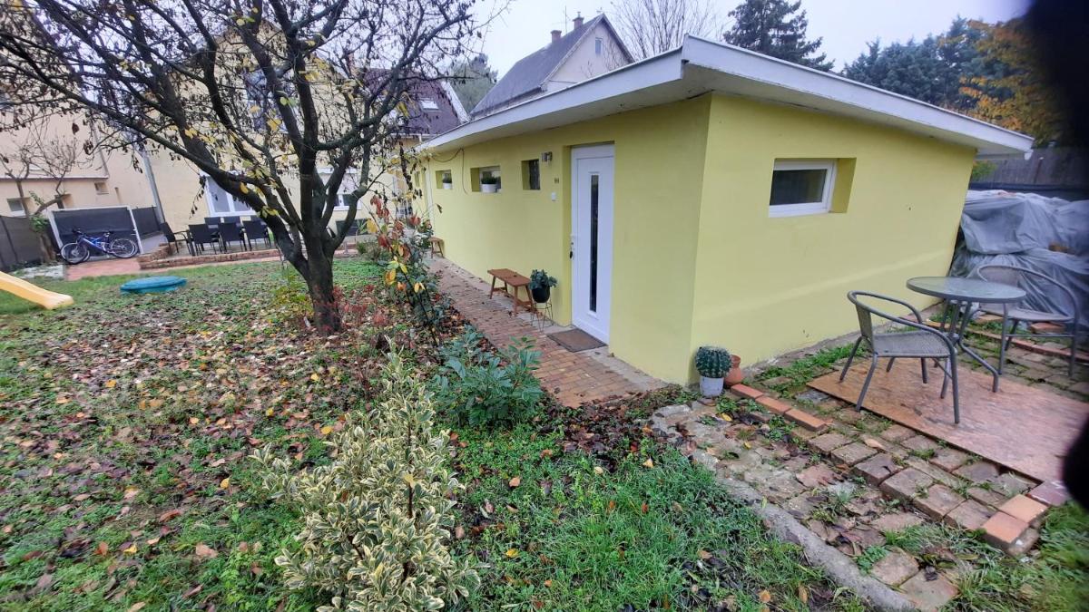 Hi-Bp Garden City Batsanyi Tiny House near the city train with FREE PARKING - Housity