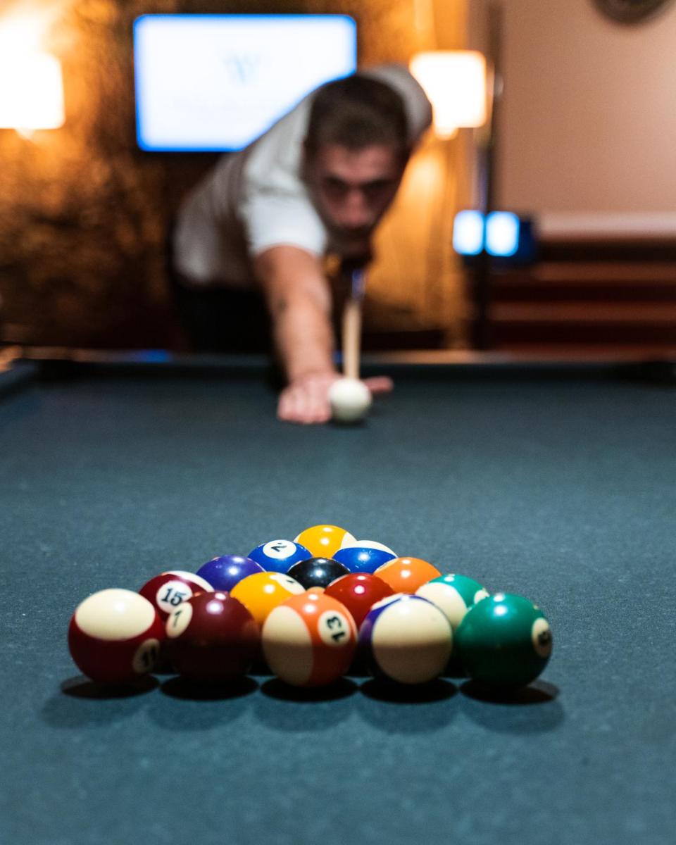 Billard dans l'établissement Hôtel Val-Vignes Colmar Haut-Koenigsbourg, The Originals Relais