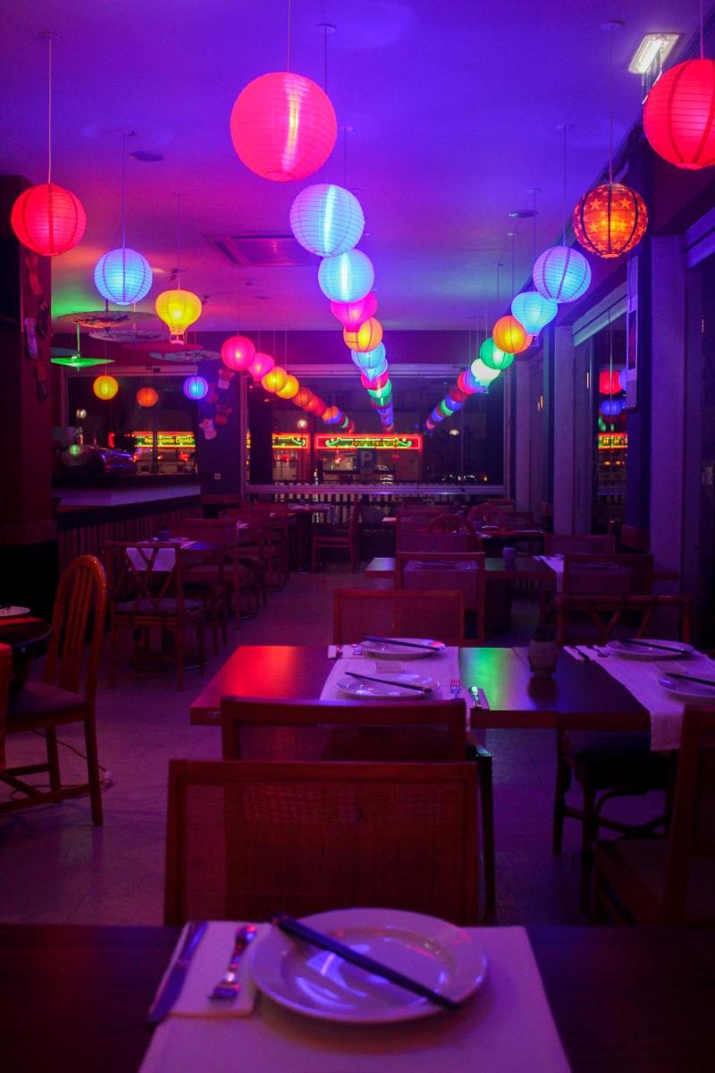 Um restaurante ou outro lugar para comer em Muthu Oura Praia Hotel