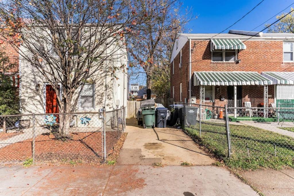 Cozy Semi Detached Home in NE DC - Housity