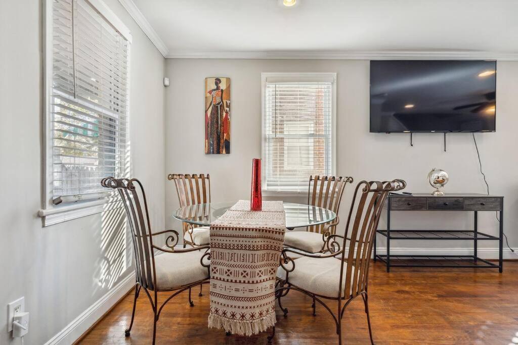 Cozy Semi Detached Home in NE DC - Housity