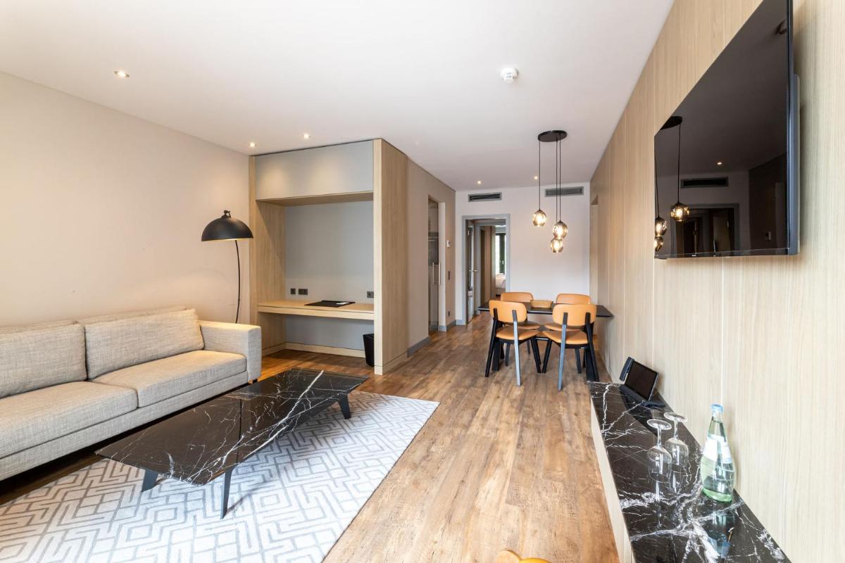 TV/Unterhaltungsangebot in der Unterkunft Fourty Three Luxury Serviced Apartments