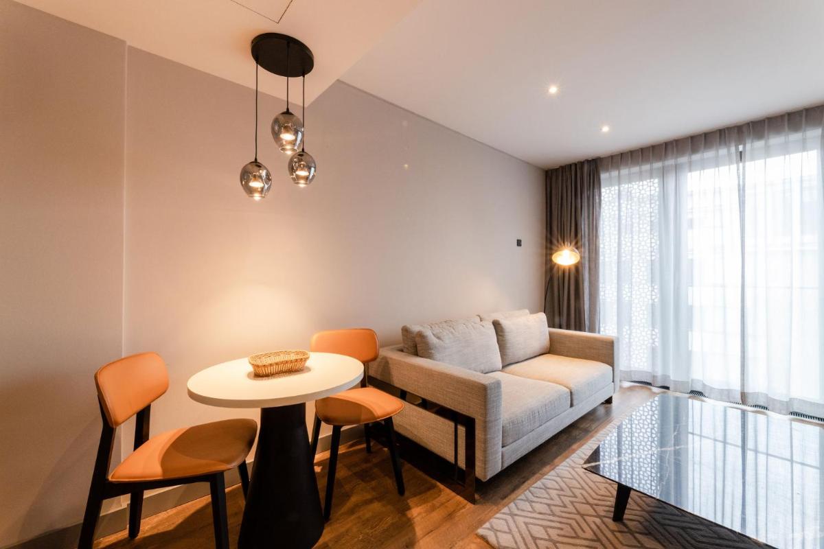 Ein Bett oder Betten in einem Zimmer der Unterkunft Fourty Three Luxury Serviced Apartments
