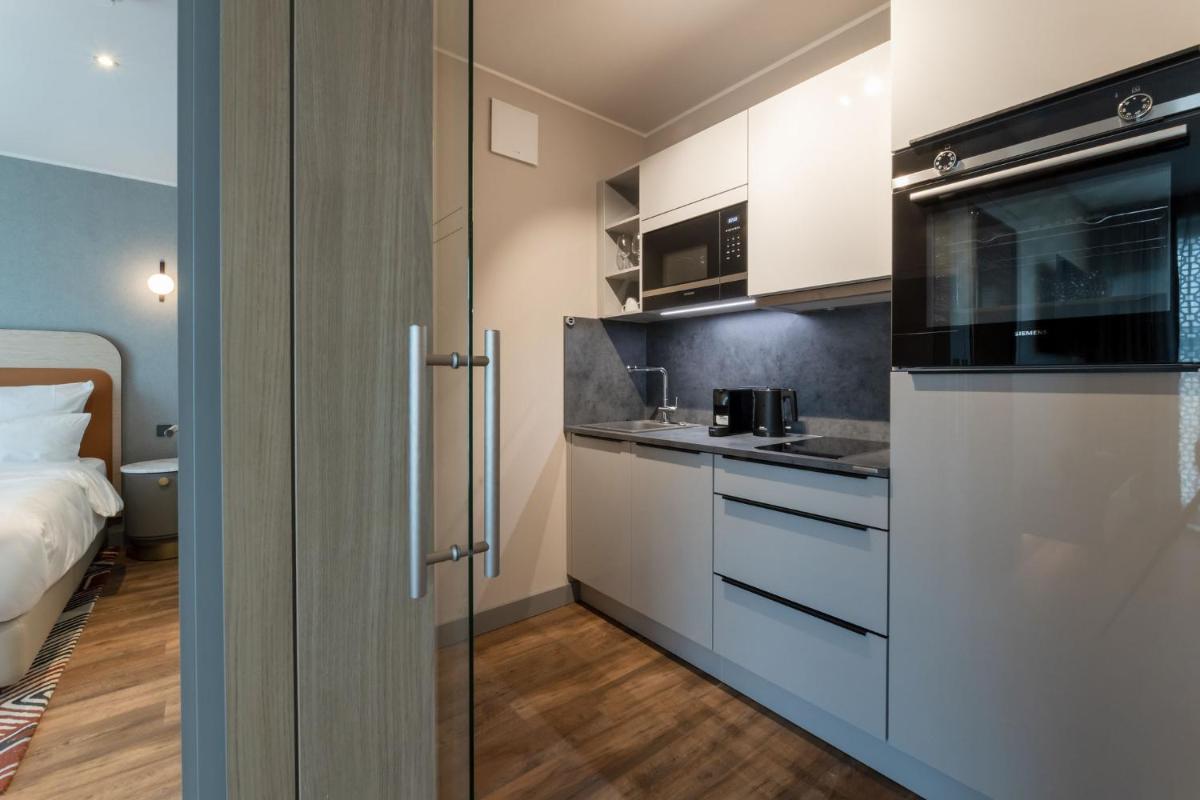 Küche/Küchenzeile in der Unterkunft Fourty Three Luxury Serviced Apartments