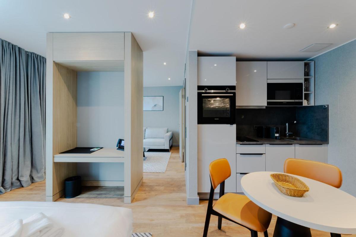 Küche/Küchenzeile in der Unterkunft Fourty Three Luxury Serviced Apartments