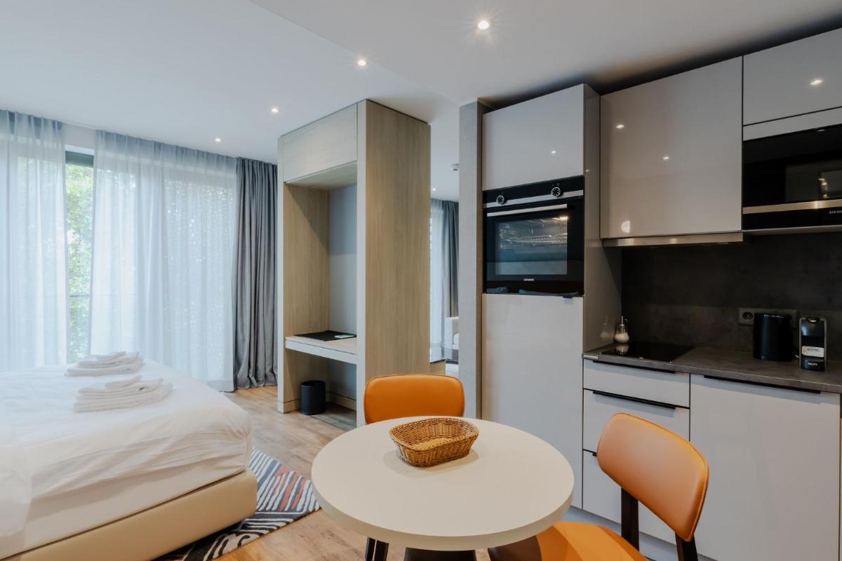 Küche/Küchenzeile in der Unterkunft Fourty Three Luxury Serviced Apartments