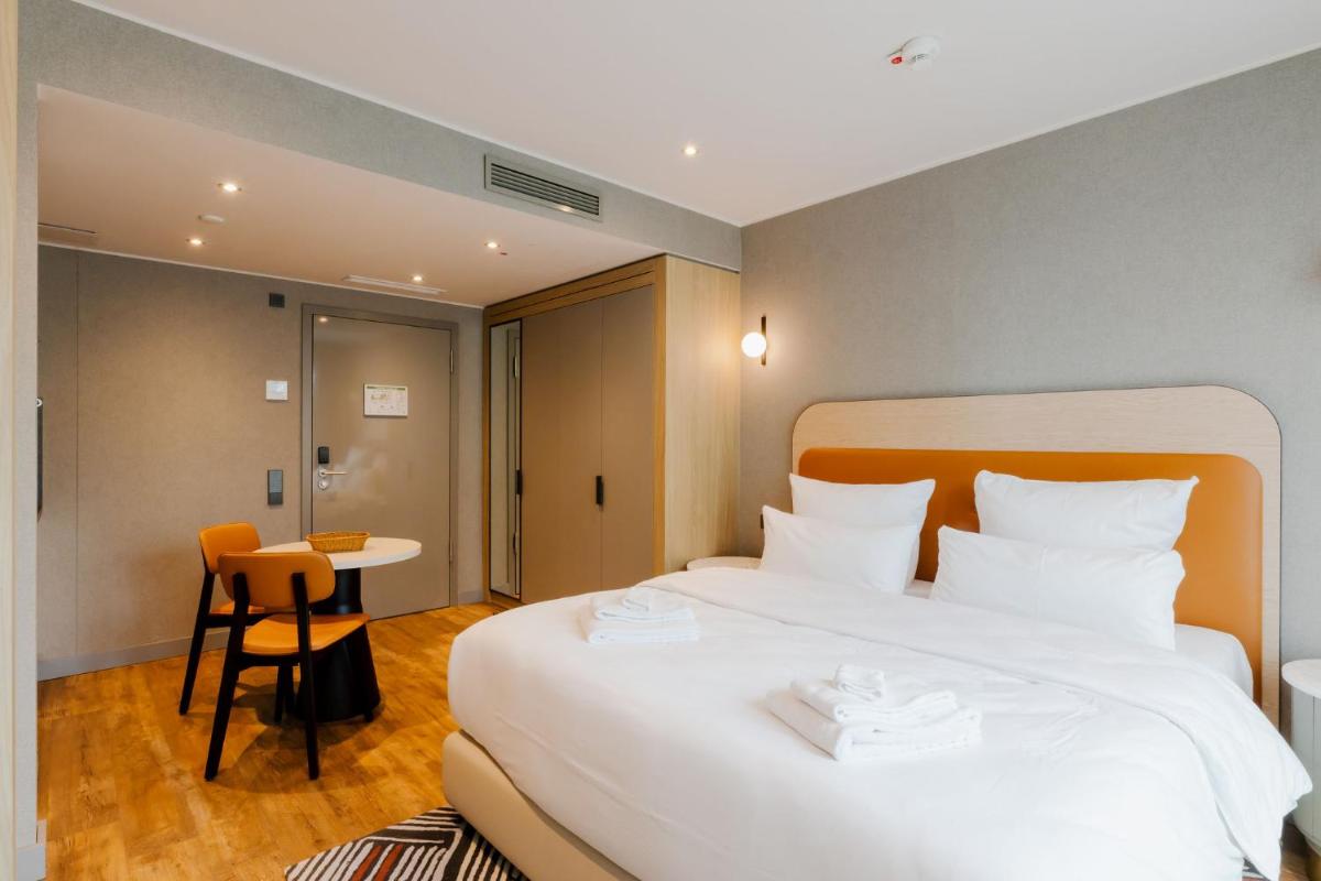 Ein Bett oder Betten in einem Zimmer der Unterkunft Fourty Three Luxury Serviced Apartments