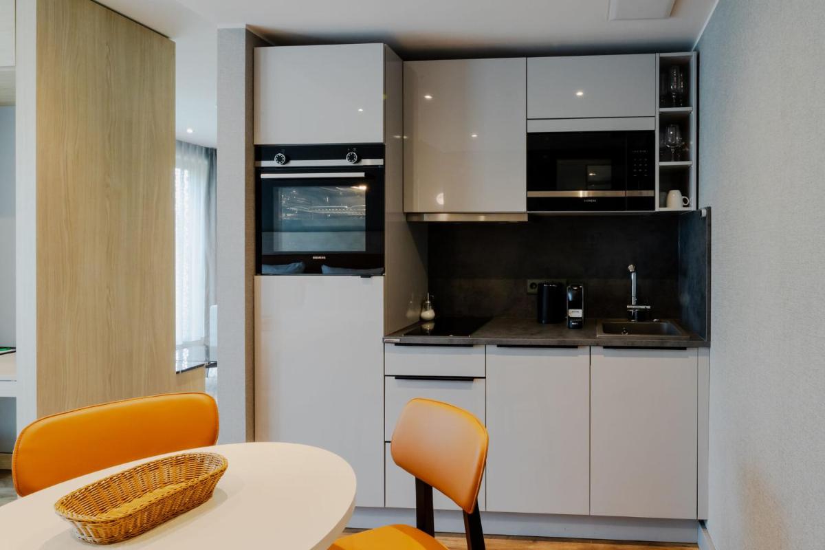Küche/Küchenzeile in der Unterkunft Fourty Three Luxury Serviced Apartments