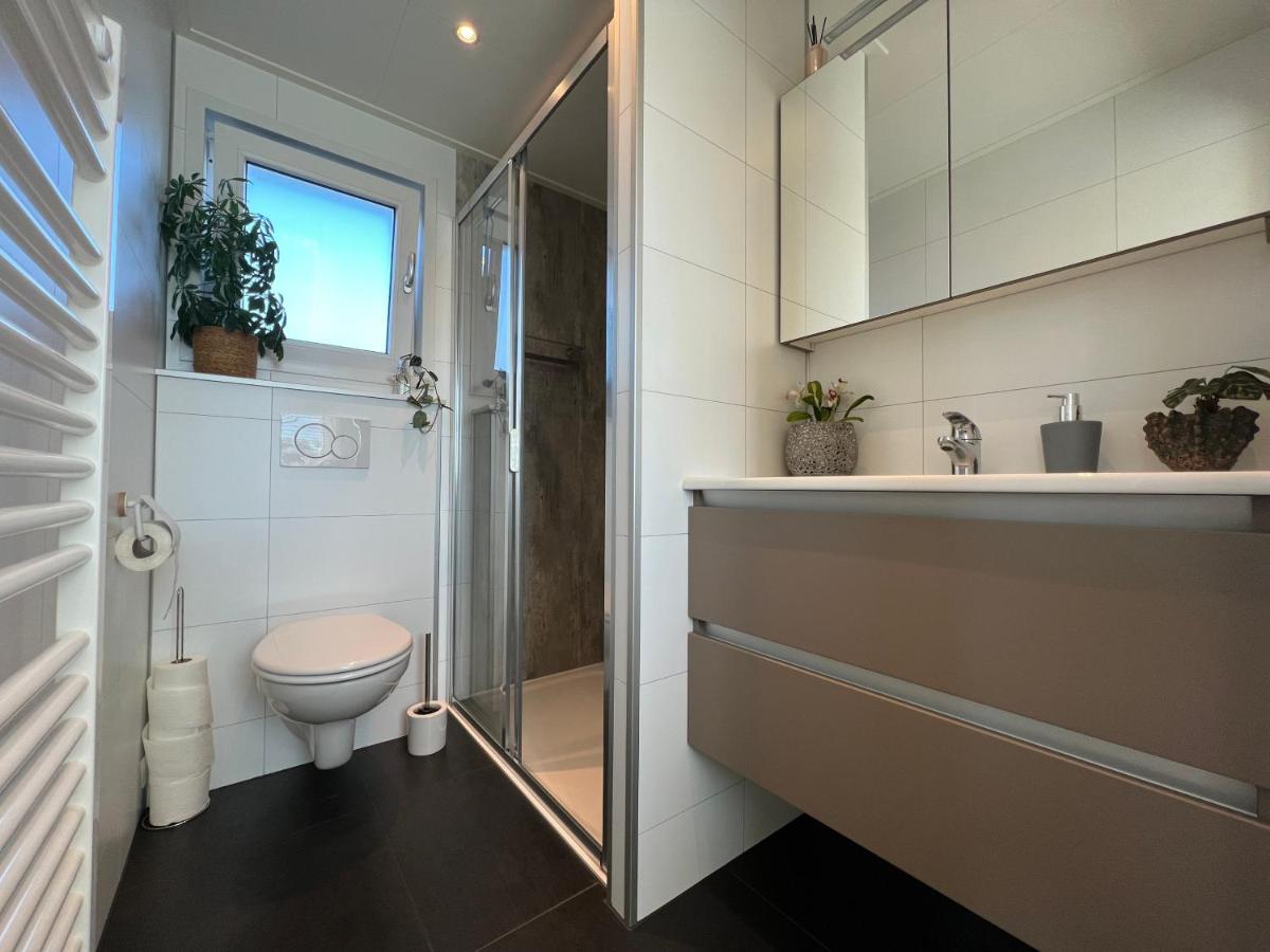 NEW - Private Residence with Sauna - on a lake near Amsterdam - Housity