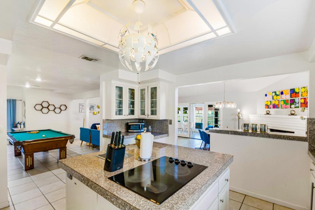 Suitetrails - Desert Pool House: Sun, Swim, Sip & Stay