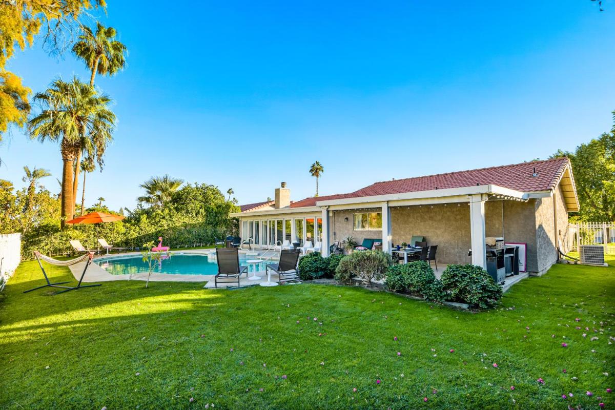 Desert Pool House: Sun, Swim, Sip & Stay - Housity