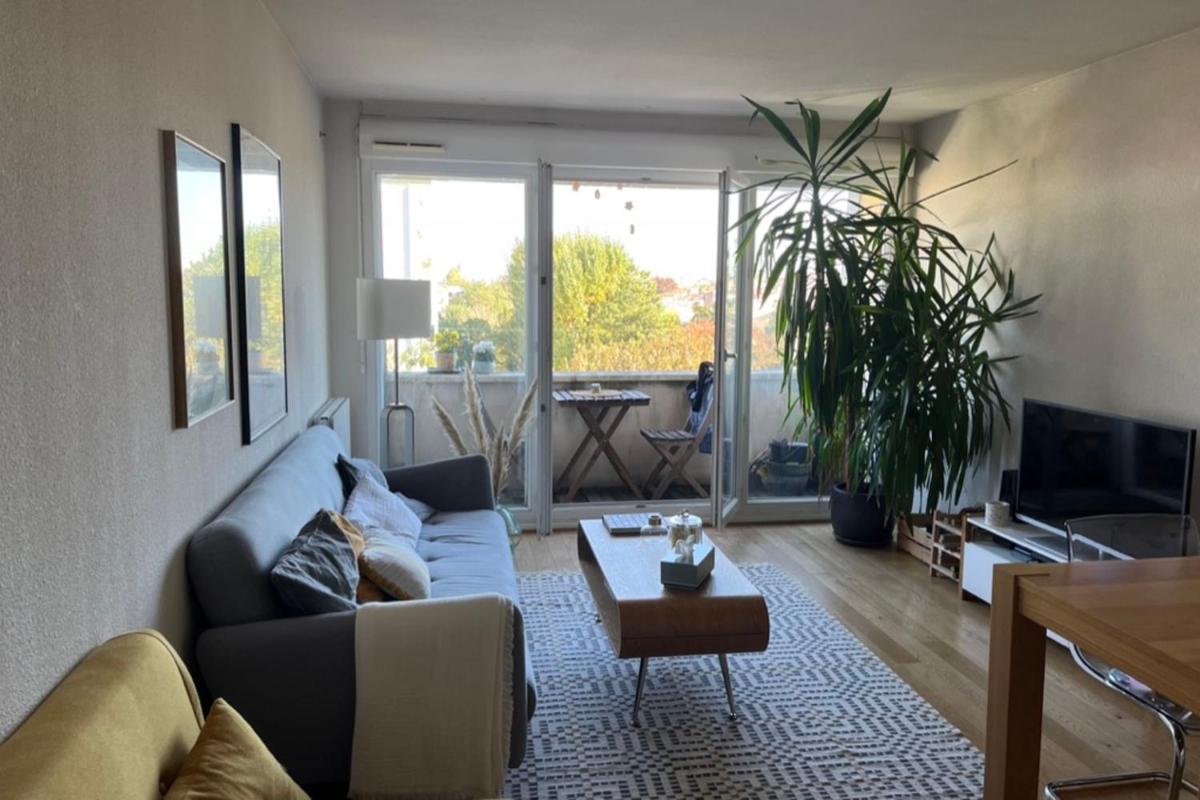 Charming 60m with balcony in Bordeaux - Housity