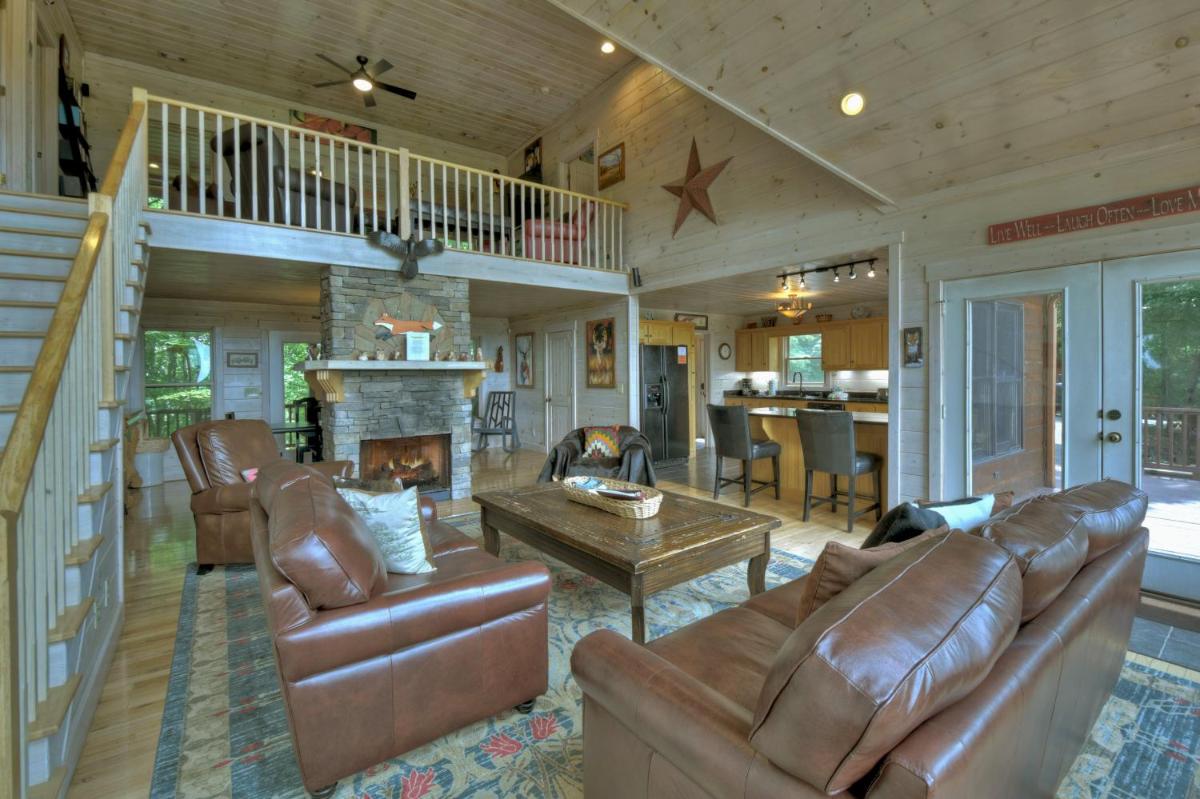 Champagne Chalet - Cuddleup - Housity