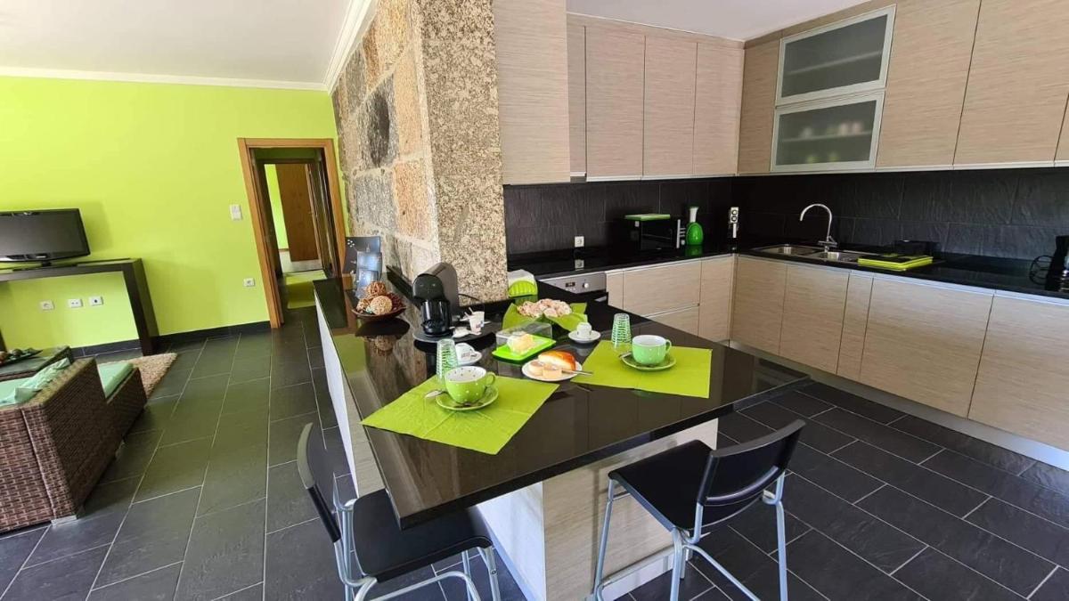 Modern Three Bedroom House - Housity