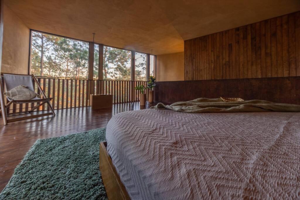 Cabaña de lujo muy cómoda, Internet alta velocidad, Fogatero y jardín c/Tina - Housity