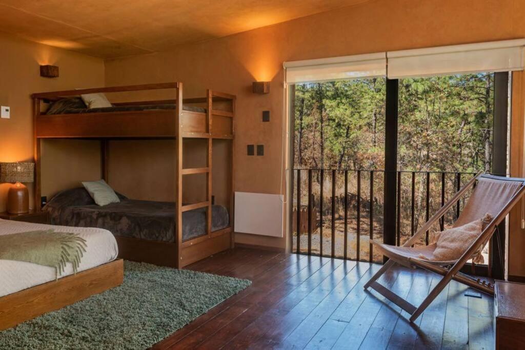 Cabaña de lujo muy cómoda, Internet alta velocidad, Fogatero y jardín c/Tina - Housity