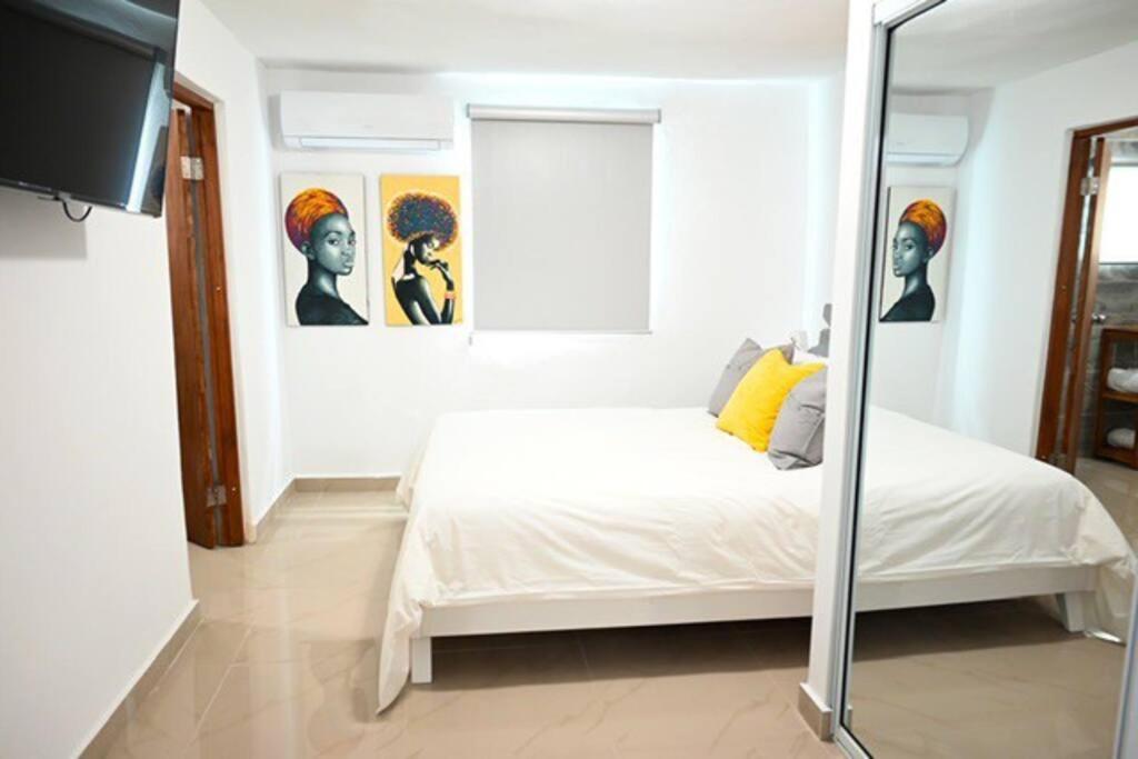 NEW Remodeled pool house 2 minutes from beach - Housity