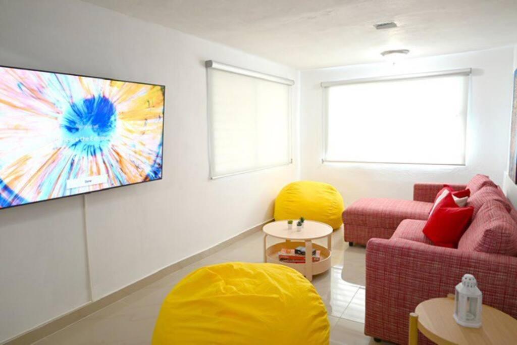 NEW Remodeled pool house 2 minutes from beach - Housity
