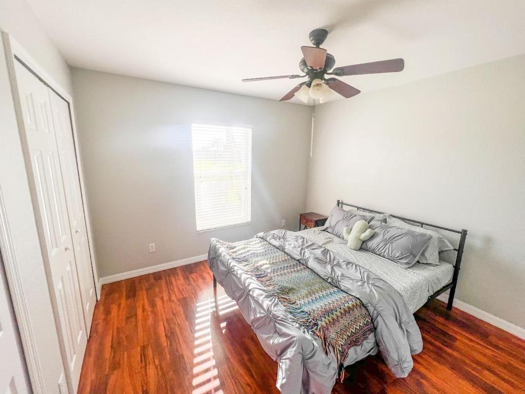 Charming Sunset 3 Bedroom Home Getaway - Housity