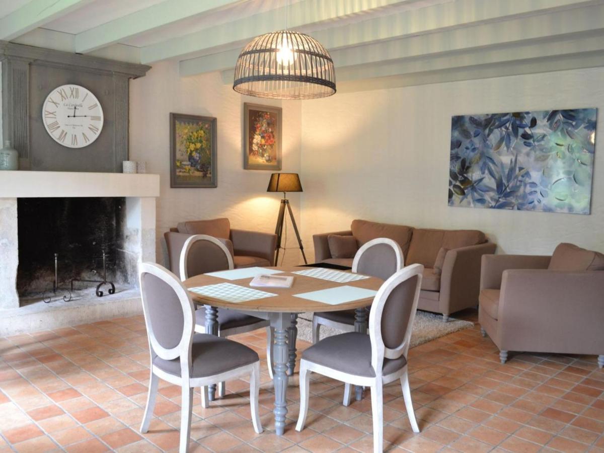 Gîte spacieux avec jardin, piscine, cheminée, et équipements bébé au cœur des vignes du Cognac - FR-1-653-59 - Housity