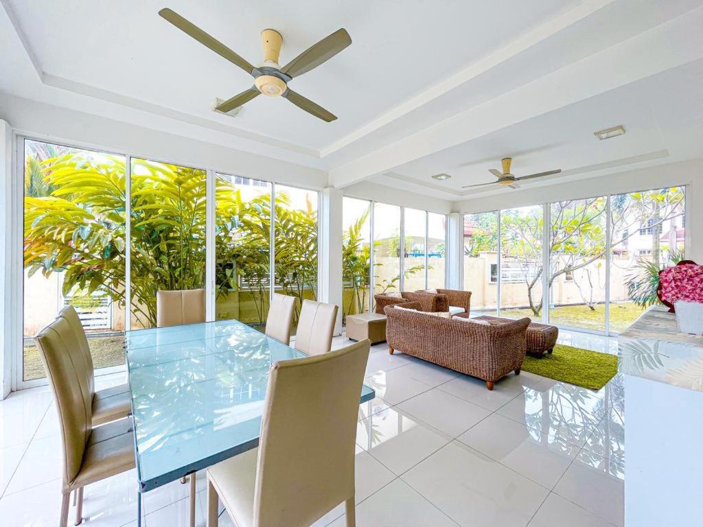 The Glass Homestay Nilai - Housity